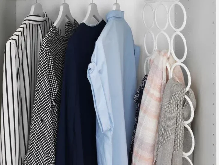 Gantungan baju IKEA untuk syal
